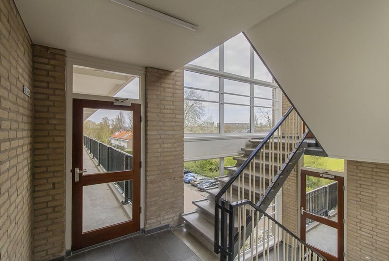 Bright apartment with a sunny balcony - Image 22