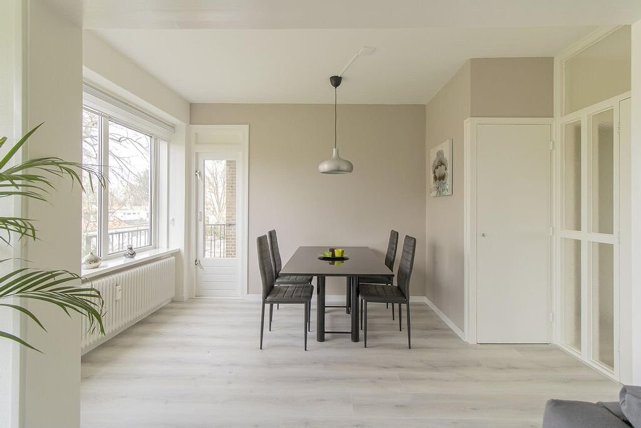 Bright apartment with a sunny balcony - Image 6