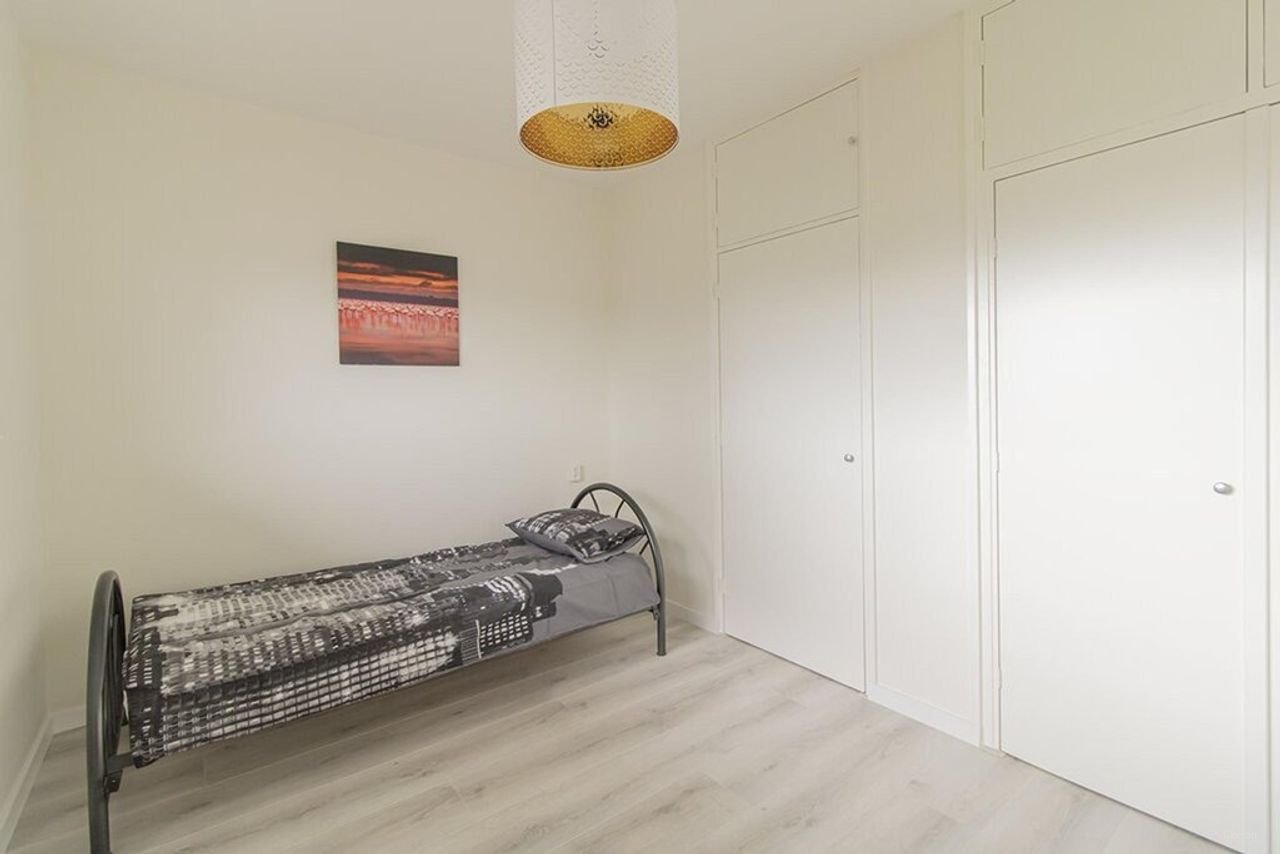 Bright apartment with a sunny balcony - Image 20