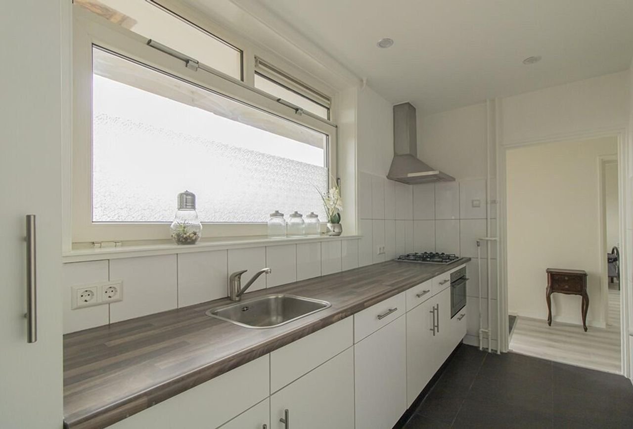 Bright apartment with a sunny balcony - Image 14