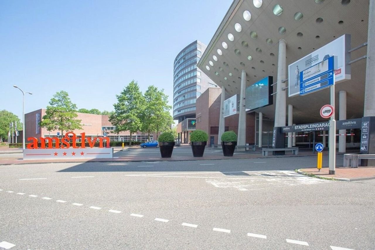 Bright apartment with a sunny balcony - Image 26