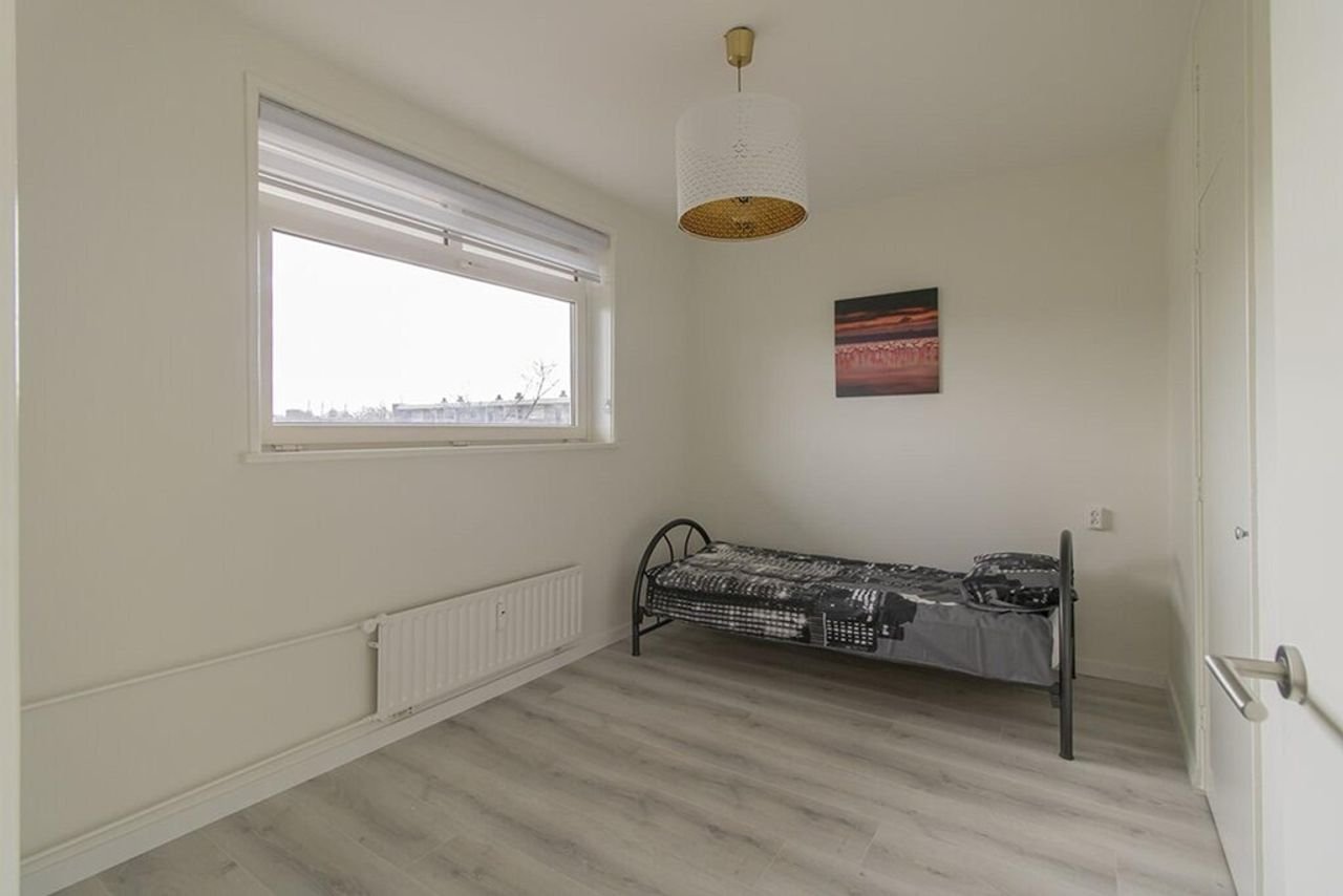 Bright apartment with a sunny balcony - Image 19