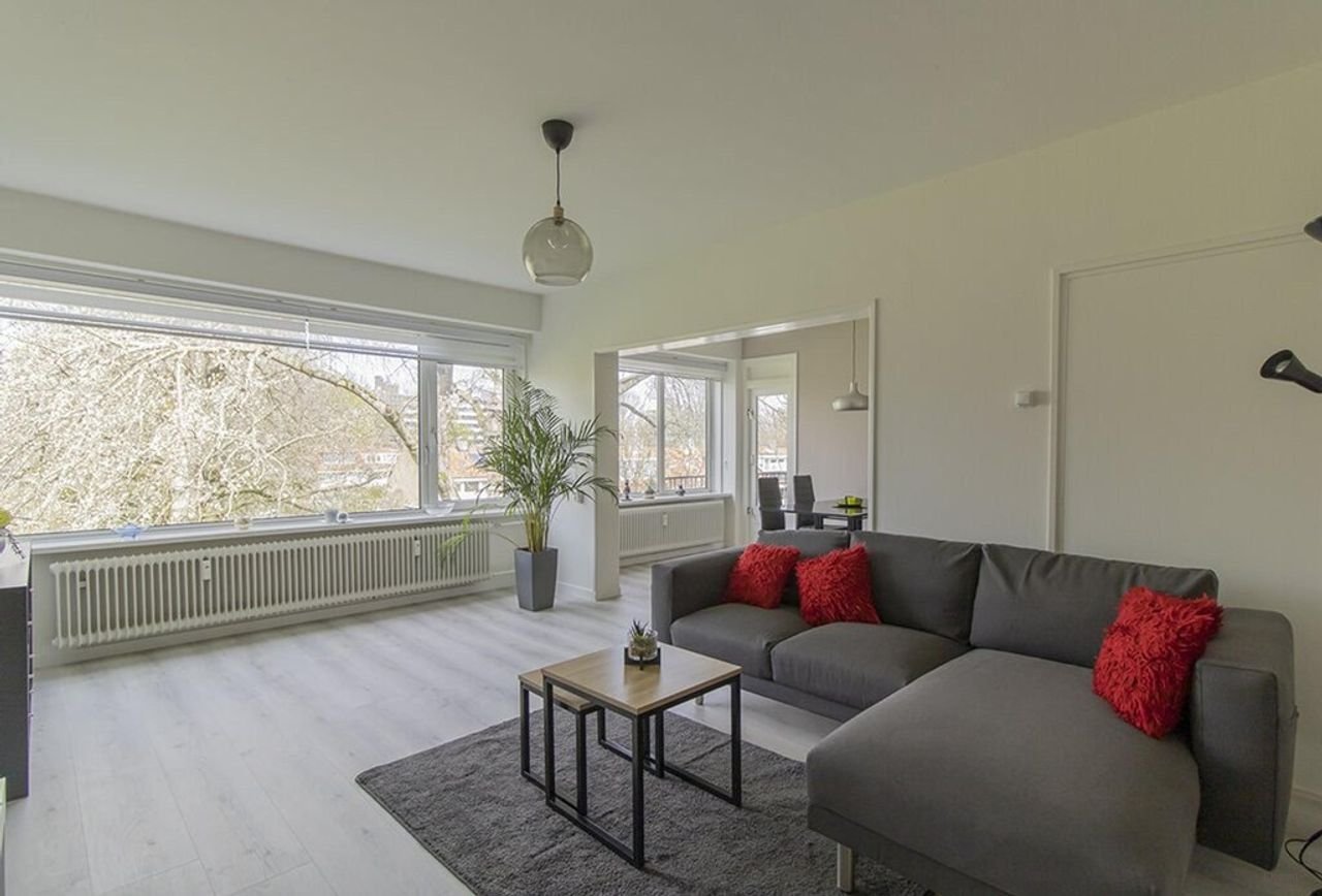 Bright apartment with a sunny balcony - Image 5