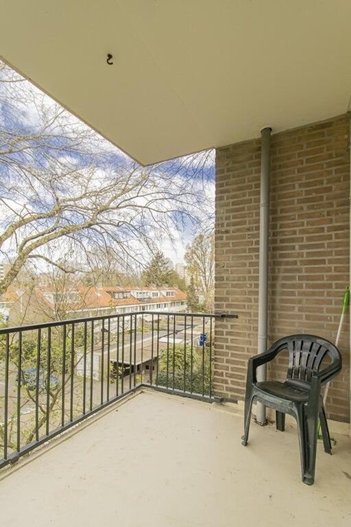 Bright apartment with a sunny balcony - Image 8