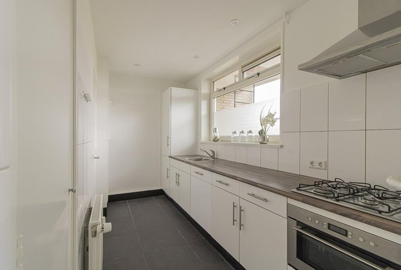 Bright apartment with a sunny balcony - Image 12