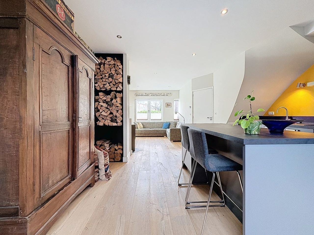 Atmospheric home with garden and wood-burning stove - Image 6