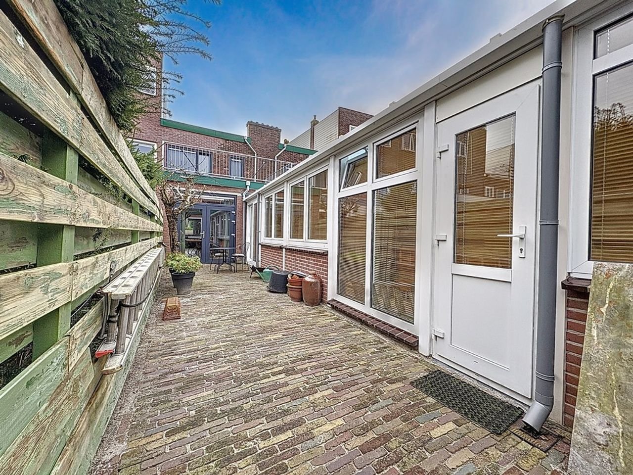Atmospheric home with garden and wood-burning stove - Image 11