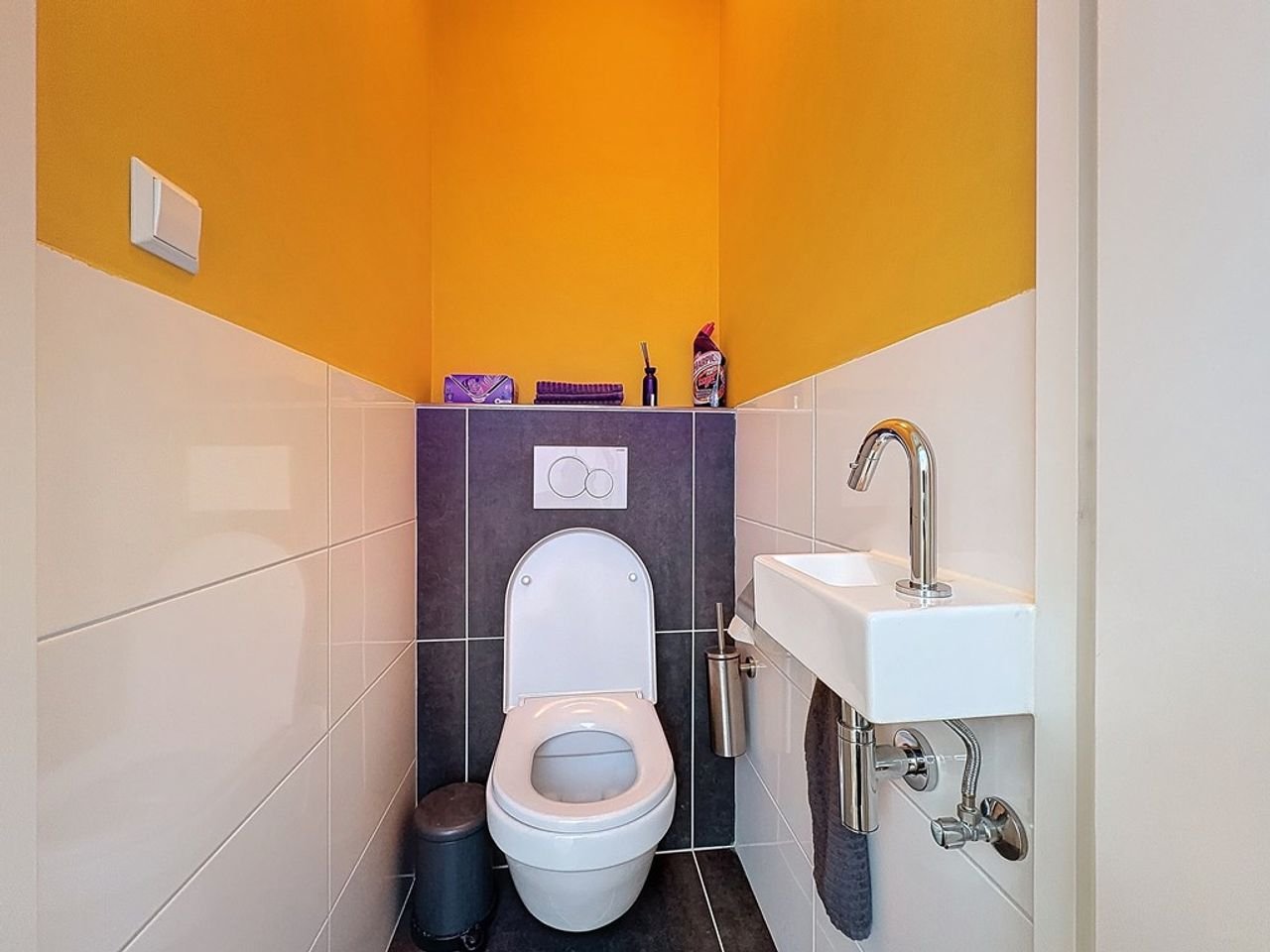 Atmospheric home with garden and wood-burning stove - Image 13