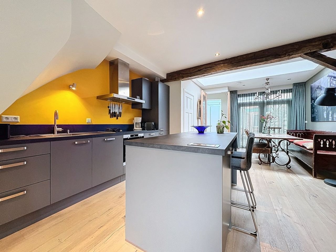 Atmospheric home with garden and wood-burning stove - Image 7