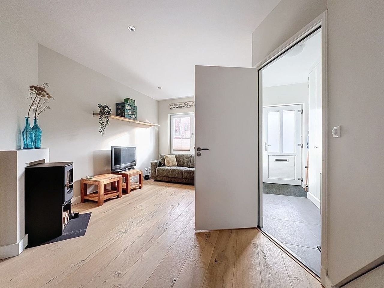 Atmospheric home with garden and wood-burning stove - Image 3