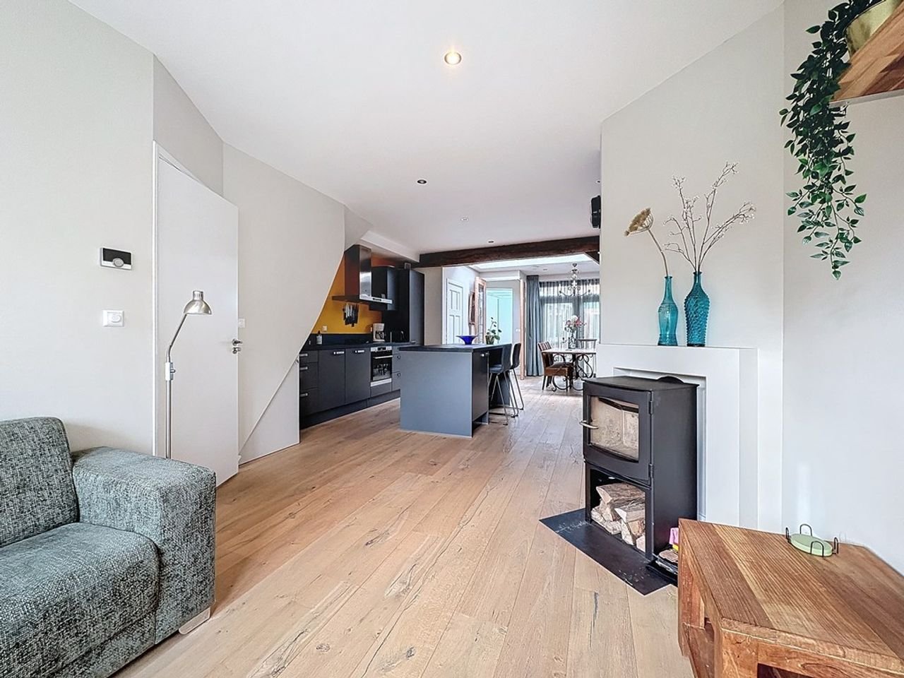 Atmospheric home with garden and wood-burning stove - Image 4