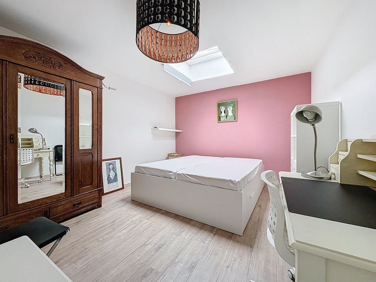 Atmospheric home with garden and wood-burning stove - Image 14