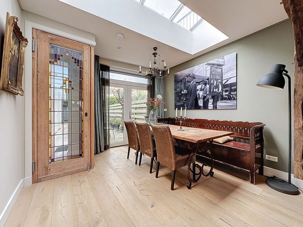 Atmospheric home with garden and wood-burning stove - Image 9