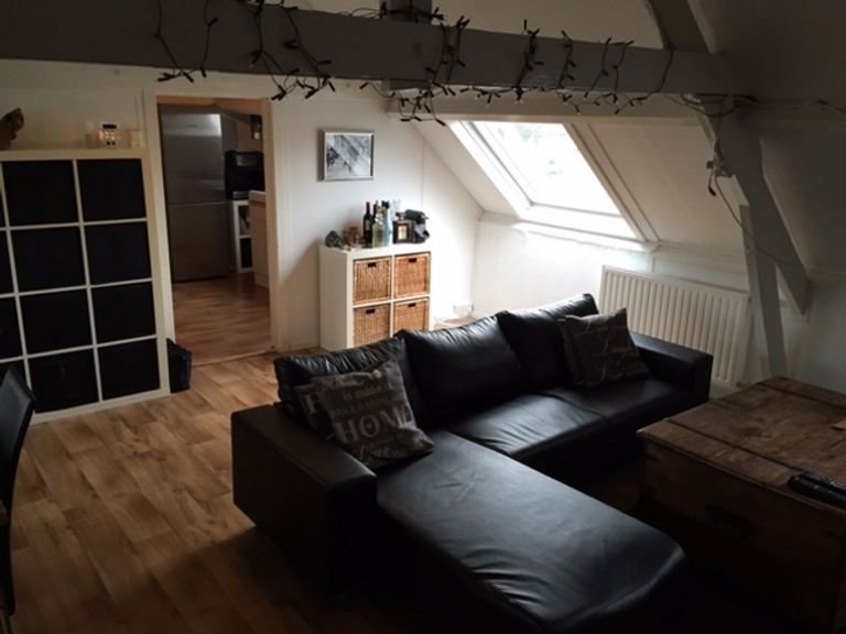 Ruime zolderetage aan het Hasseltplein - Afbeelding 2