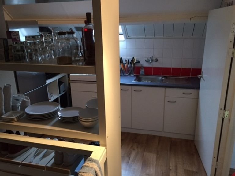 Ruime zolderetage aan het Hasseltplein - Afbeelding 4