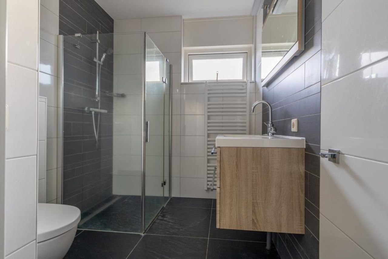 Moderne gezinswoning met zonnige tuin - Afbeelding 12