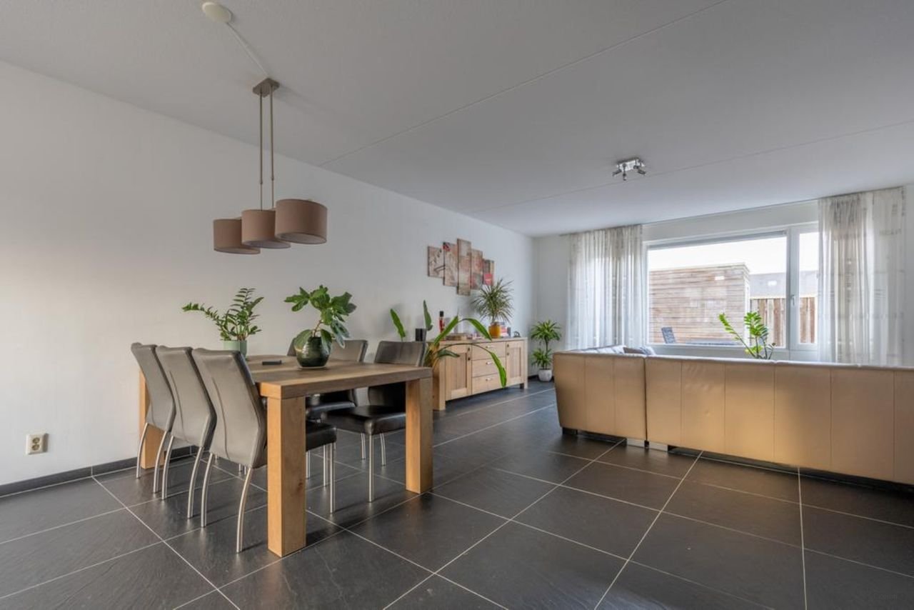 Moderne gezinswoning met zonnige tuin - Afbeelding 7