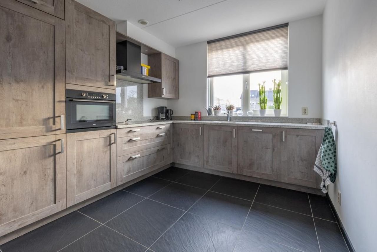 Moderne gezinswoning met zonnige tuin - Afbeelding 2