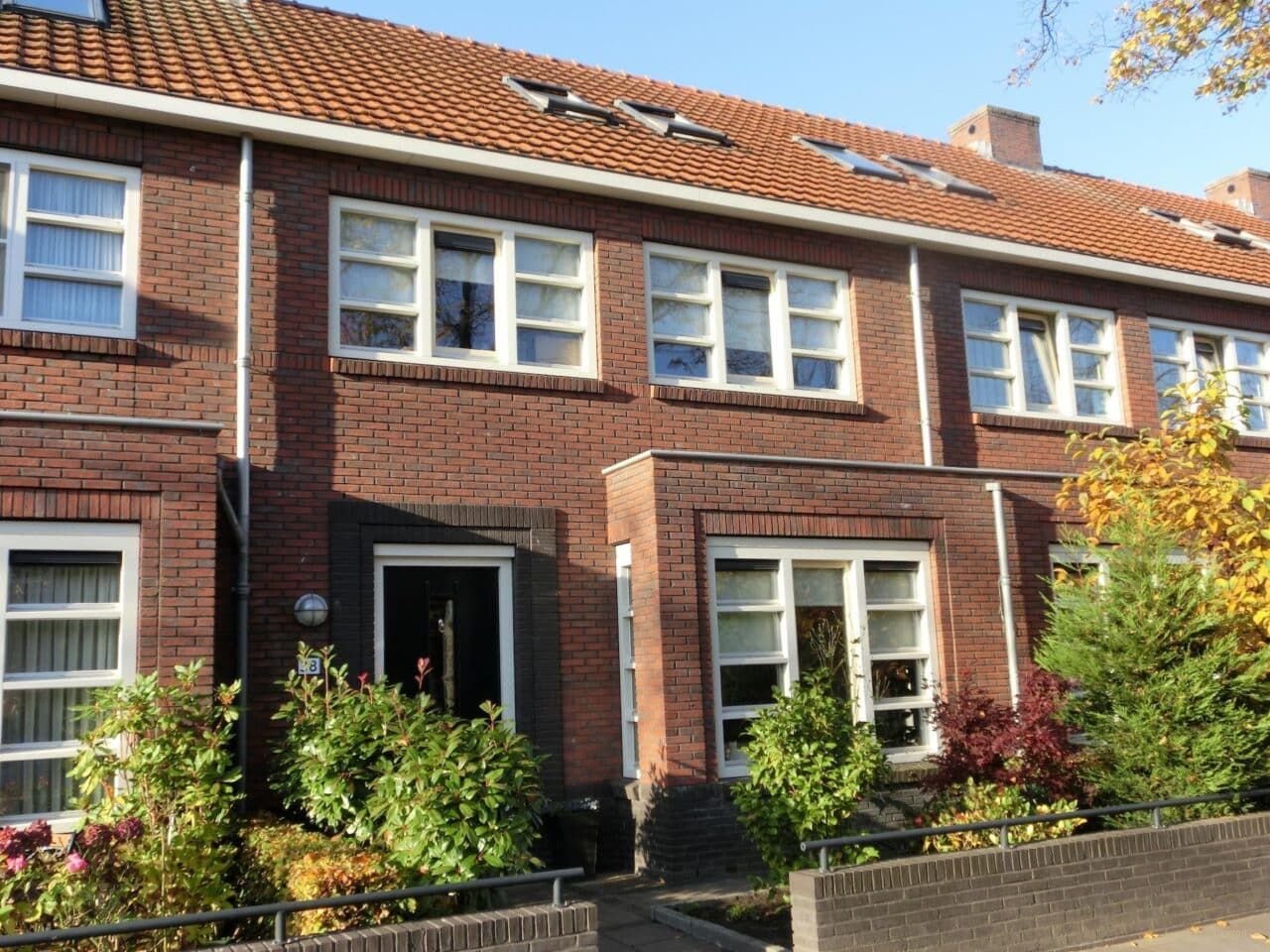 Moderne gezinswoning met garage - Afbeelding 1