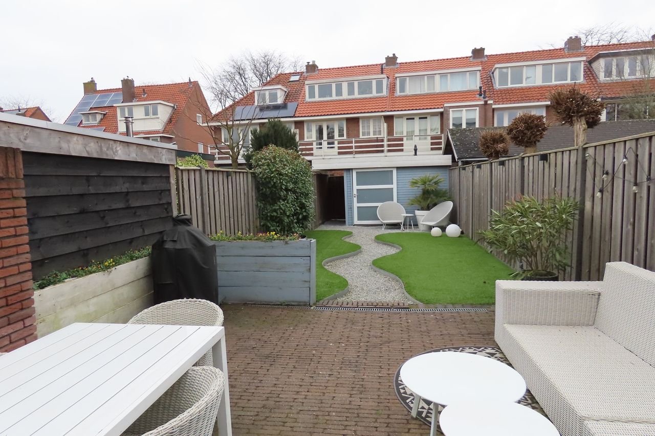 Extended family home in Hilversum - Image 13