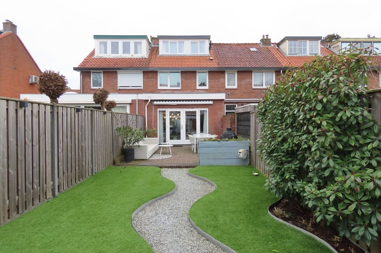 Extended family home in Hilversum - Image 15