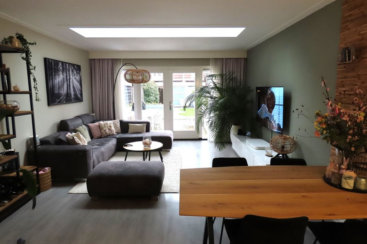 Extended family home in Hilversum - Image 2