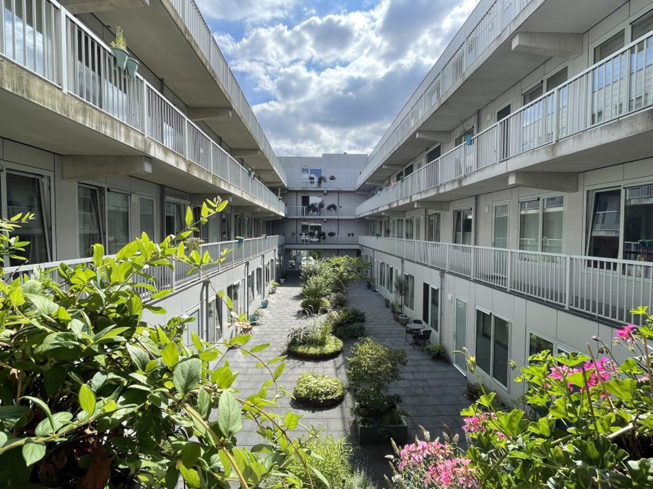 Bright 2-bedroom apartment with balcony in Hooggraven - Image 2