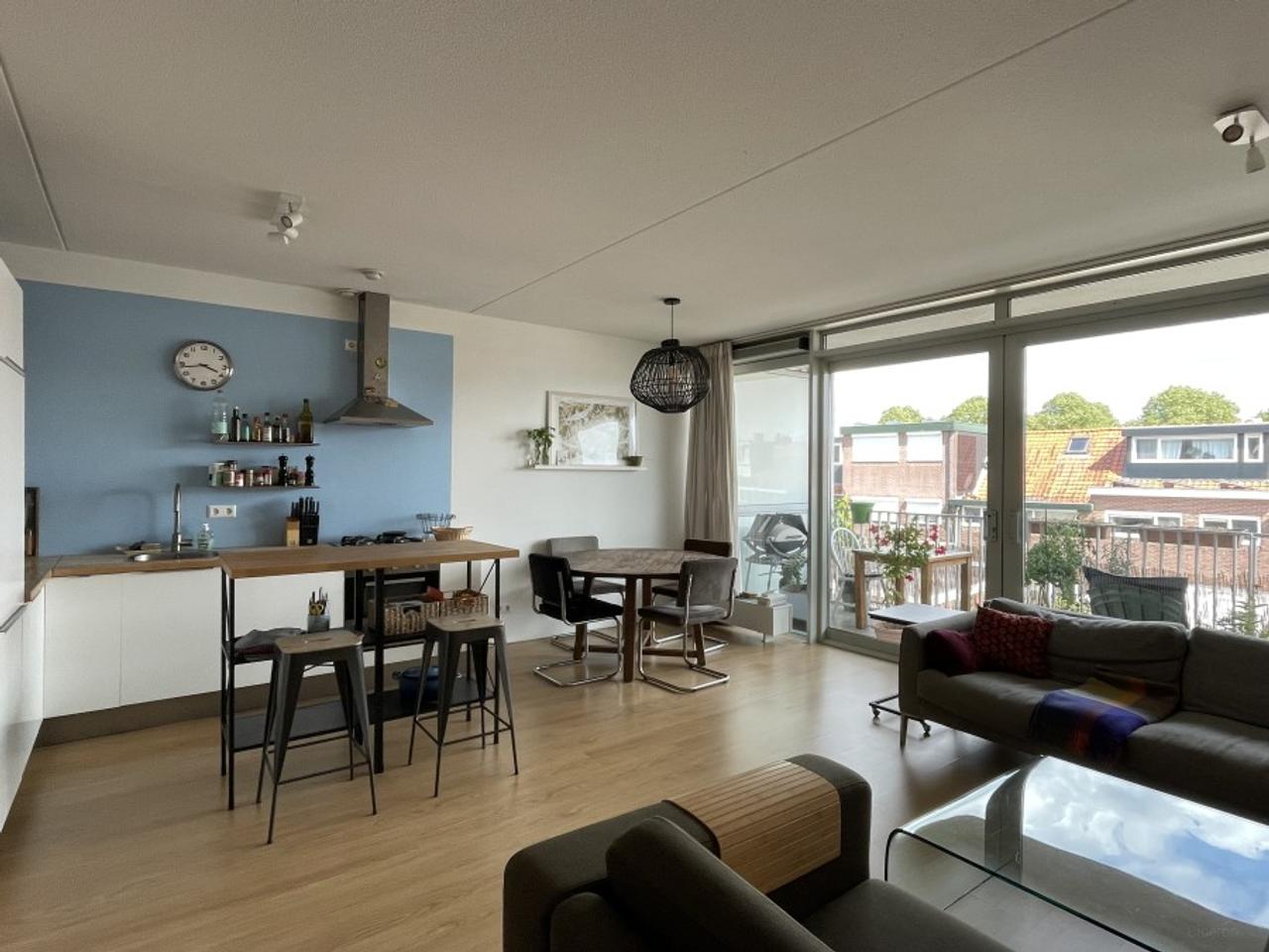 Bright 2-bedroom apartment with balcony in Hooggraven - Image 3