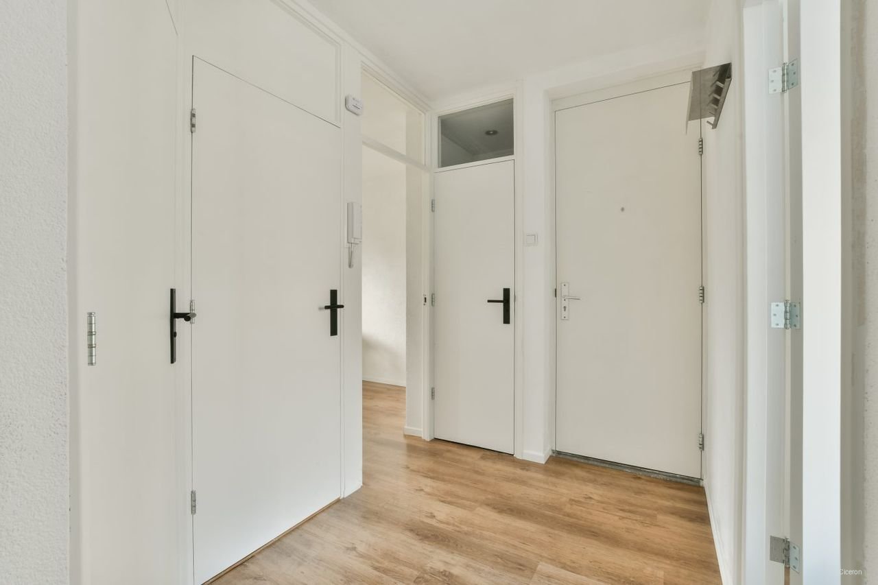 Gerenoveerd appartement met balkon in Buitenveldert - Afbeelding 13