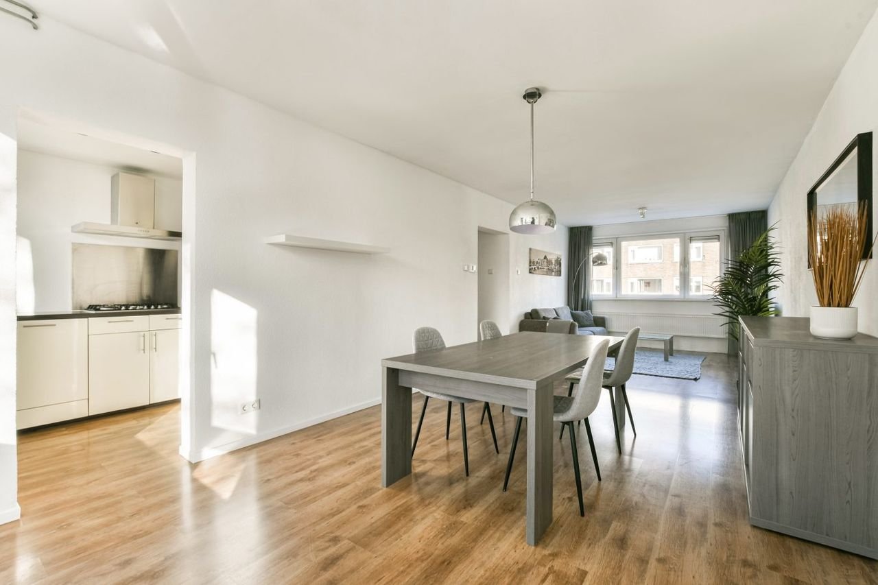 Gerenoveerd appartement met balkon in Buitenveldert - Afbeelding 4
