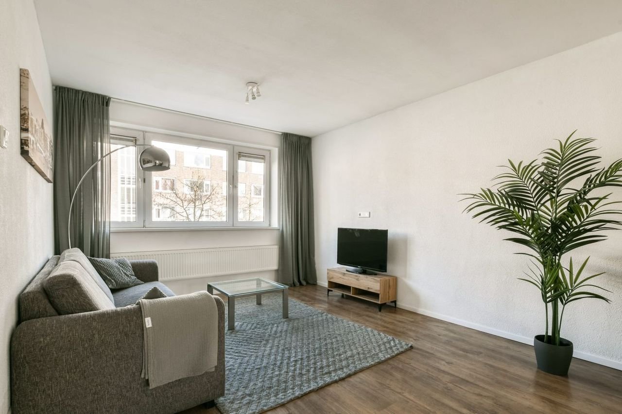 Gerenoveerd appartement met balkon in Buitenveldert - Afbeelding 2