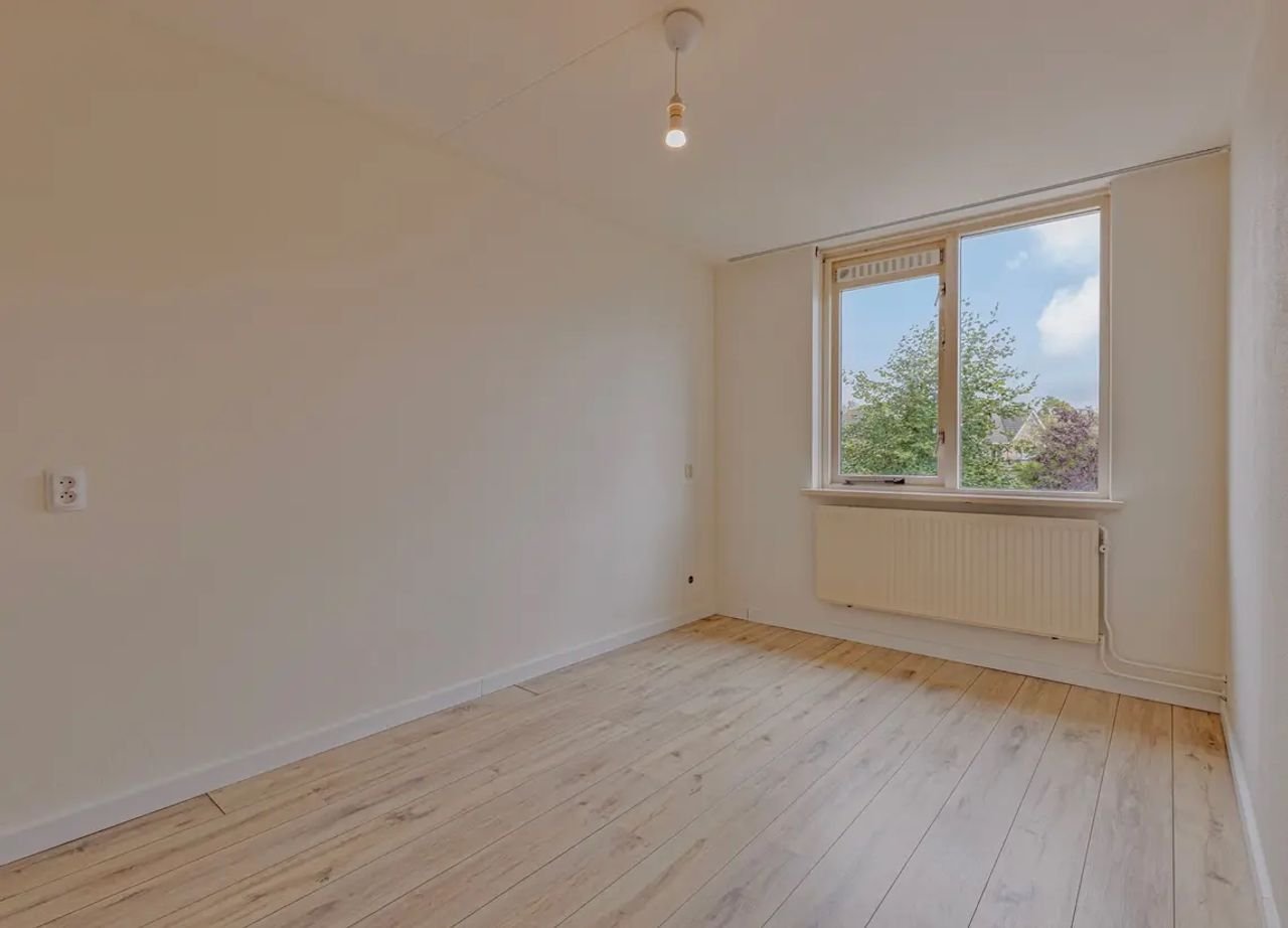 Gezinswoning met oprit en vier slaapkamers - Afbeelding 15