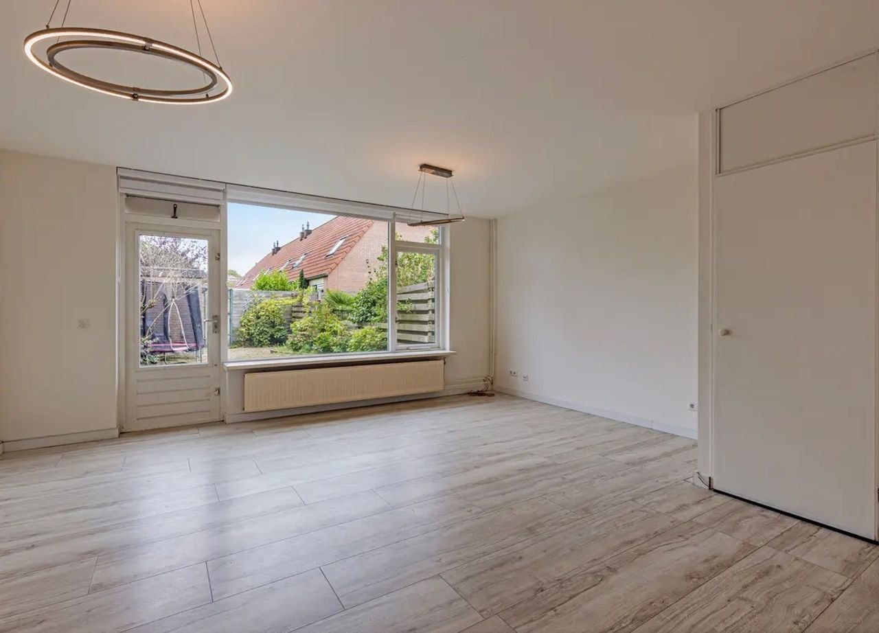 Gezinswoning met oprit en vier slaapkamers - Afbeelding 5