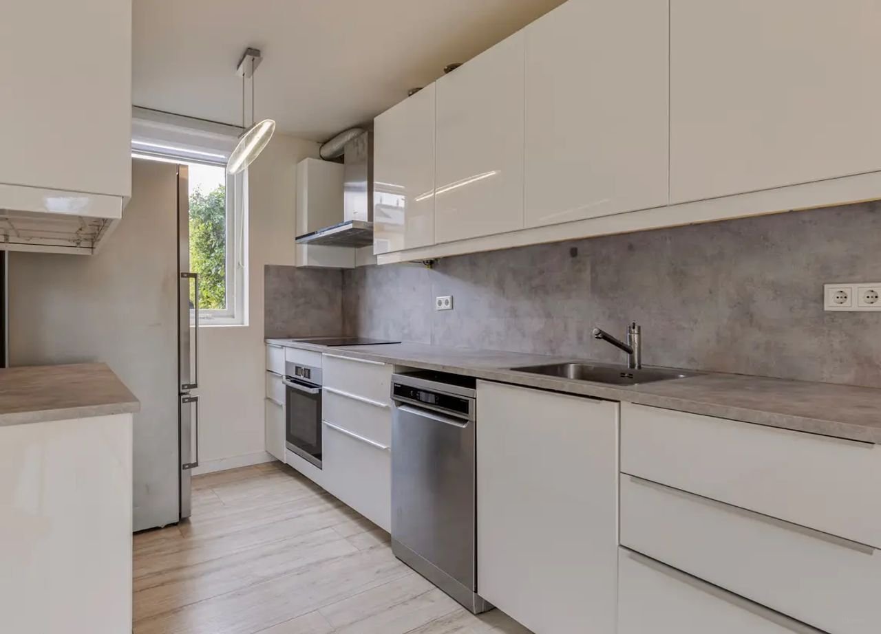 Gezinswoning met oprit en vier slaapkamers - Afbeelding 8