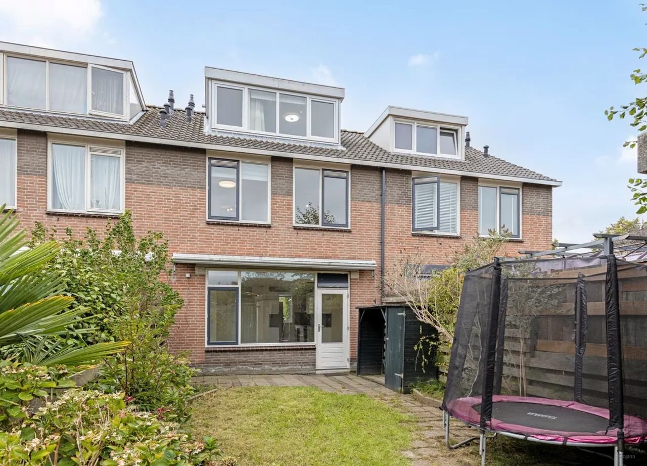 Gezinswoning met oprit en vier slaapkamers - Afbeelding 13