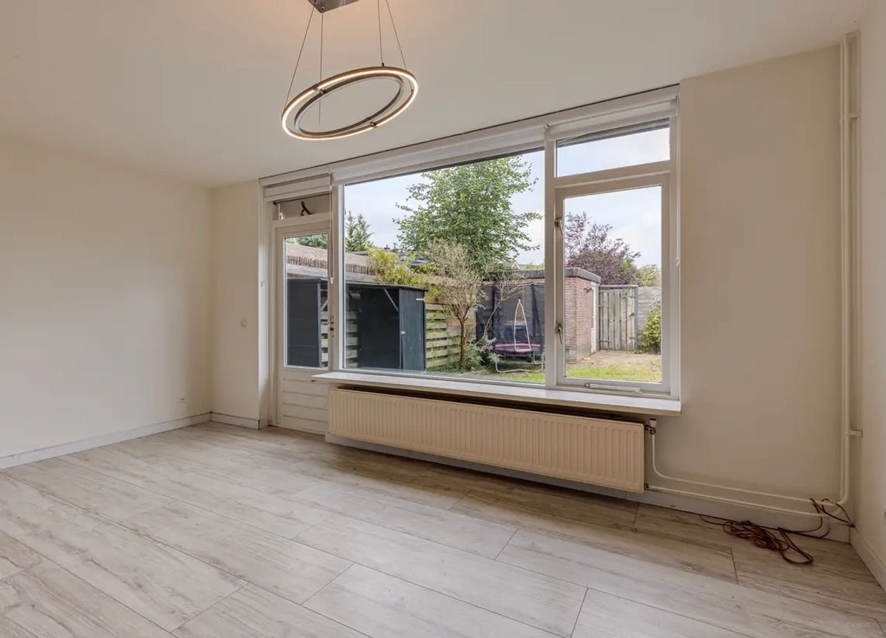 Gezinswoning met oprit en vier slaapkamers - Afbeelding 6