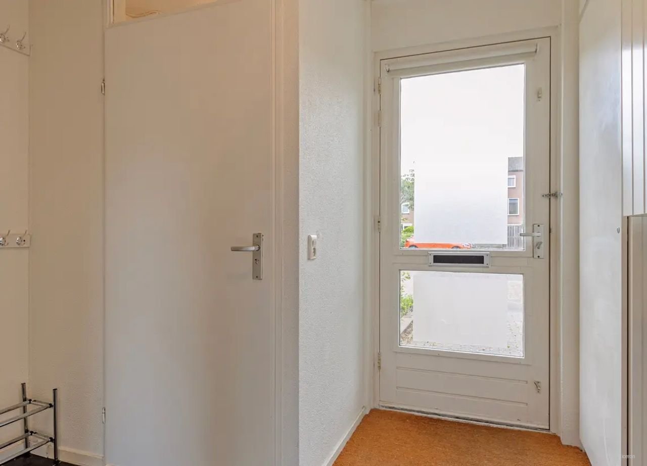 Gezinswoning met oprit en vier slaapkamers - Afbeelding 4