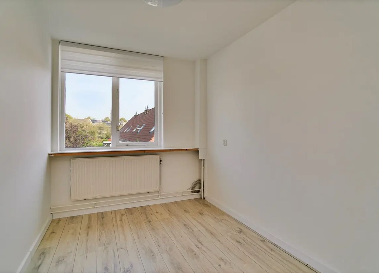 Gezinswoning met oprit en vier slaapkamers - Afbeelding 16