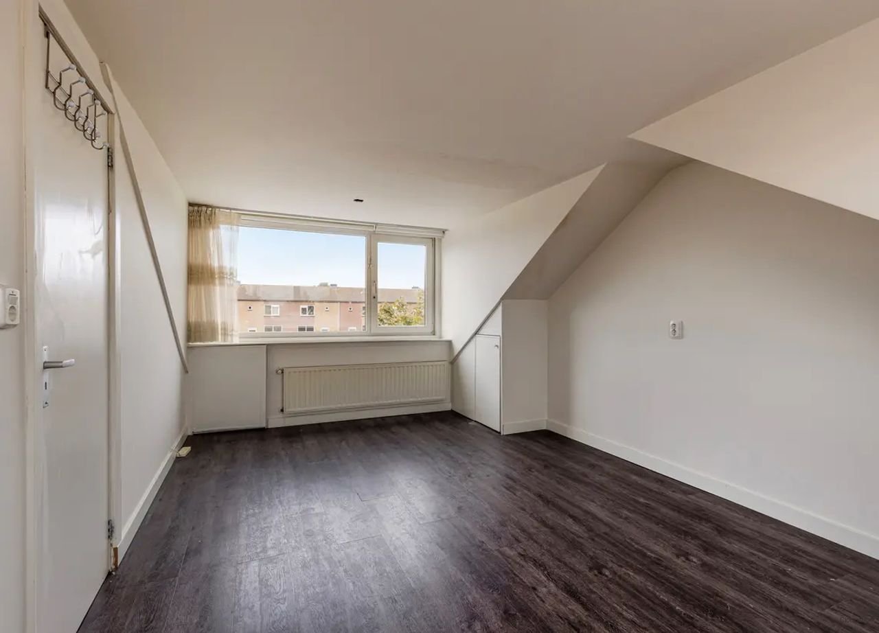 Gezinswoning met oprit en vier slaapkamers - Afbeelding 23