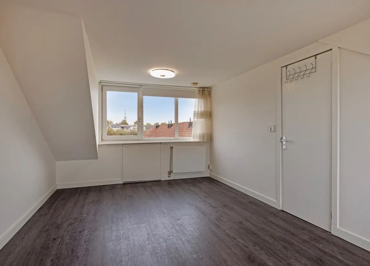 Gezinswoning met oprit en vier slaapkamers - Afbeelding 24