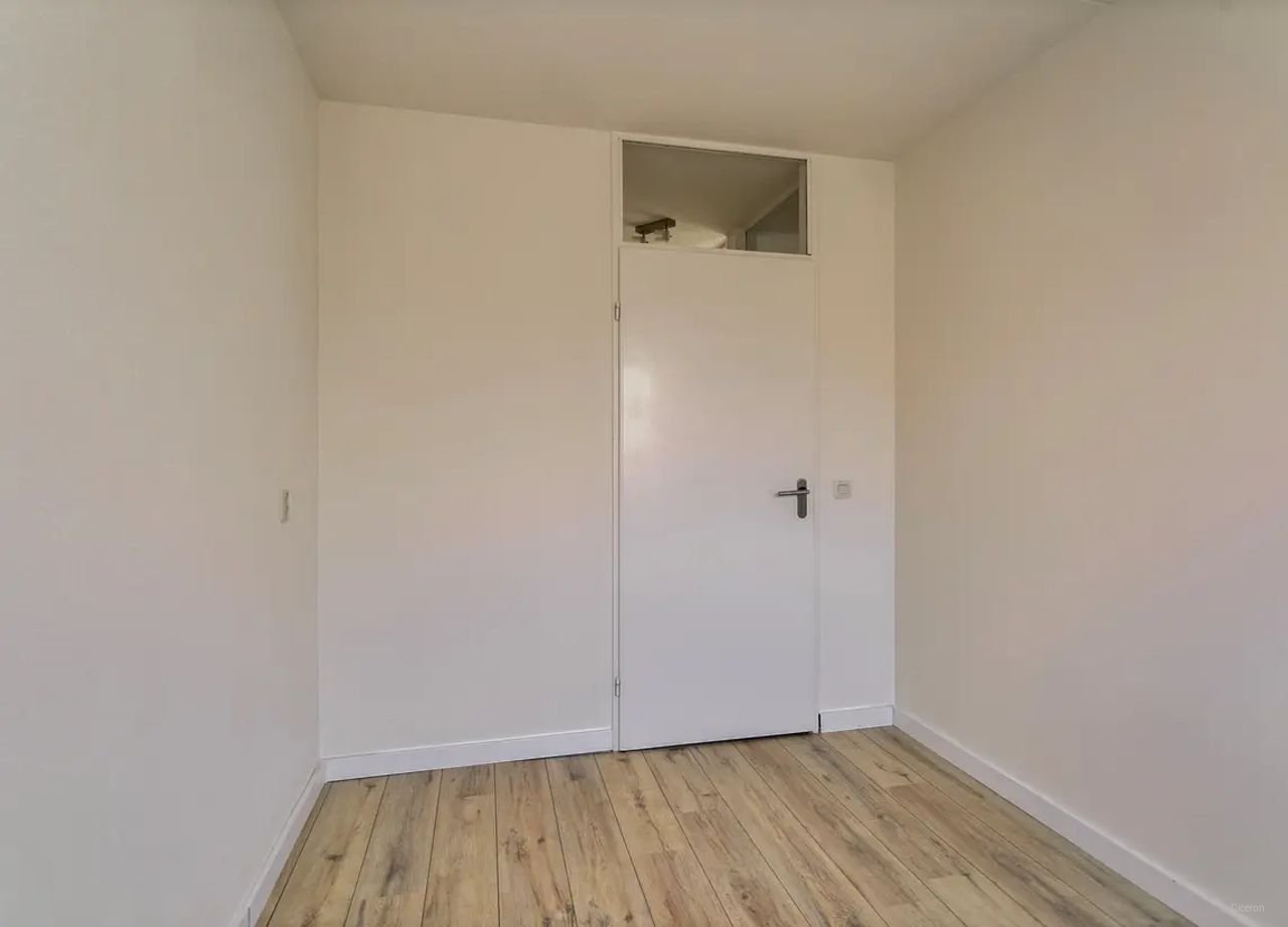 Gezinswoning met oprit en vier slaapkamers - Afbeelding 17