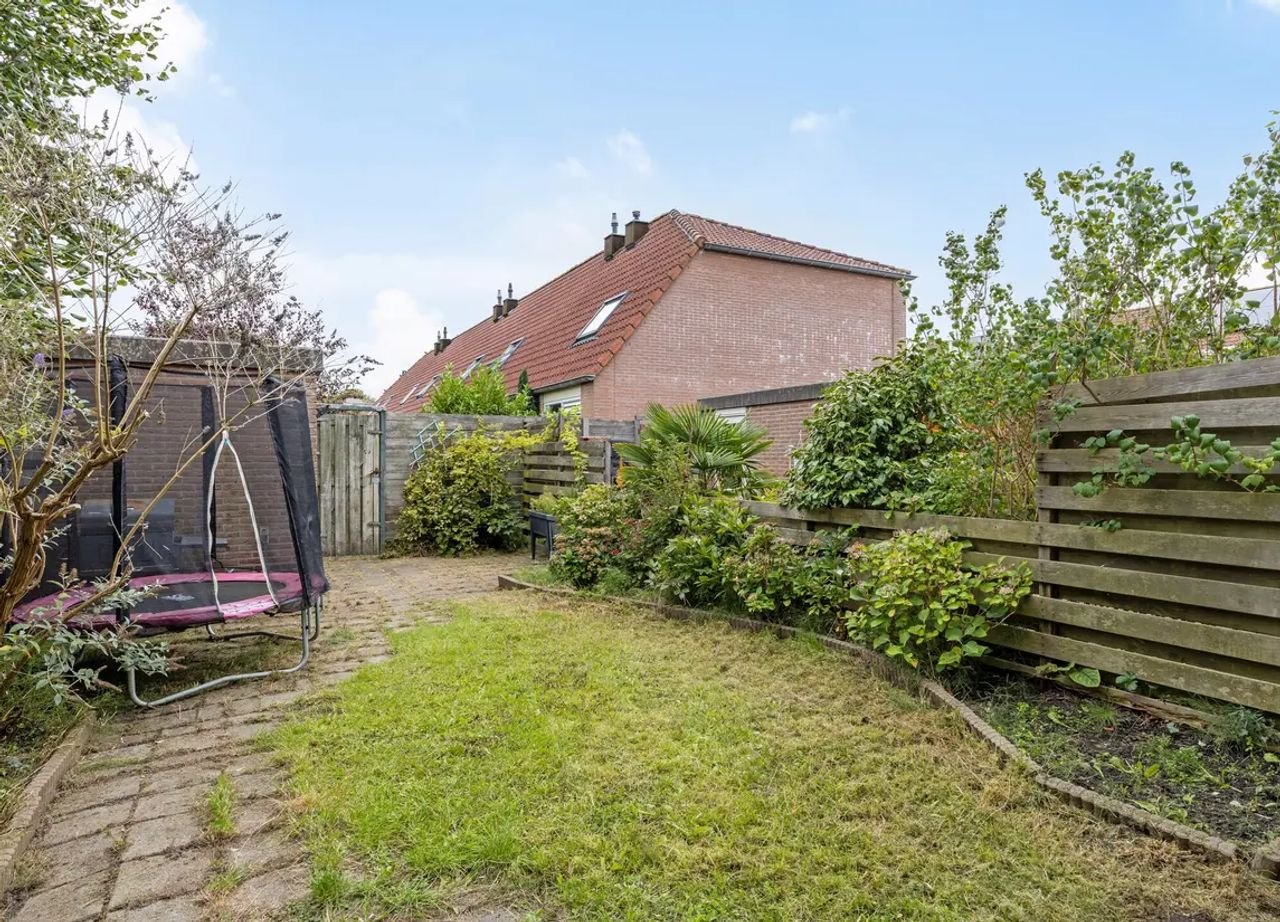 Gezinswoning met oprit en vier slaapkamers - Afbeelding 11