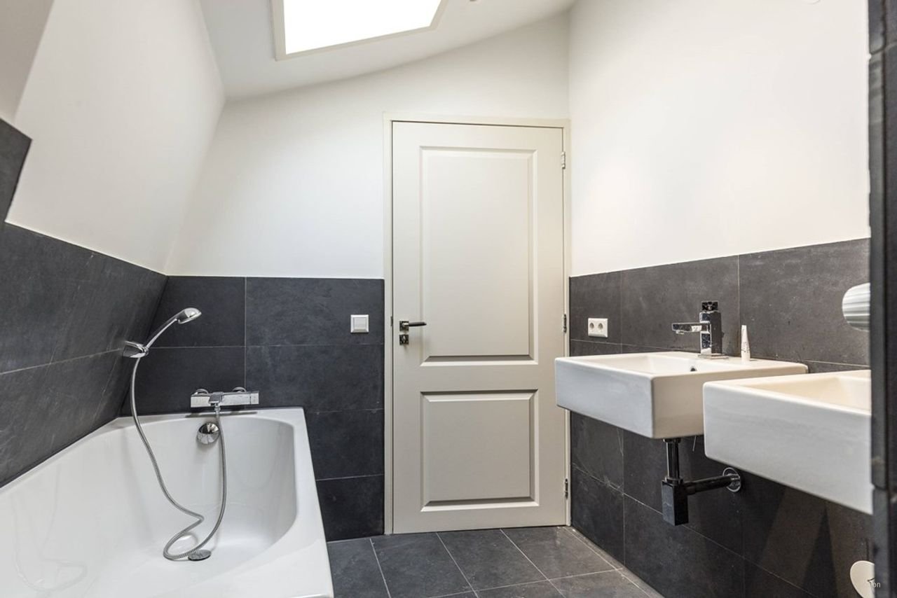 Ruim appartement tegenover Vondelpark - Afbeelding 12