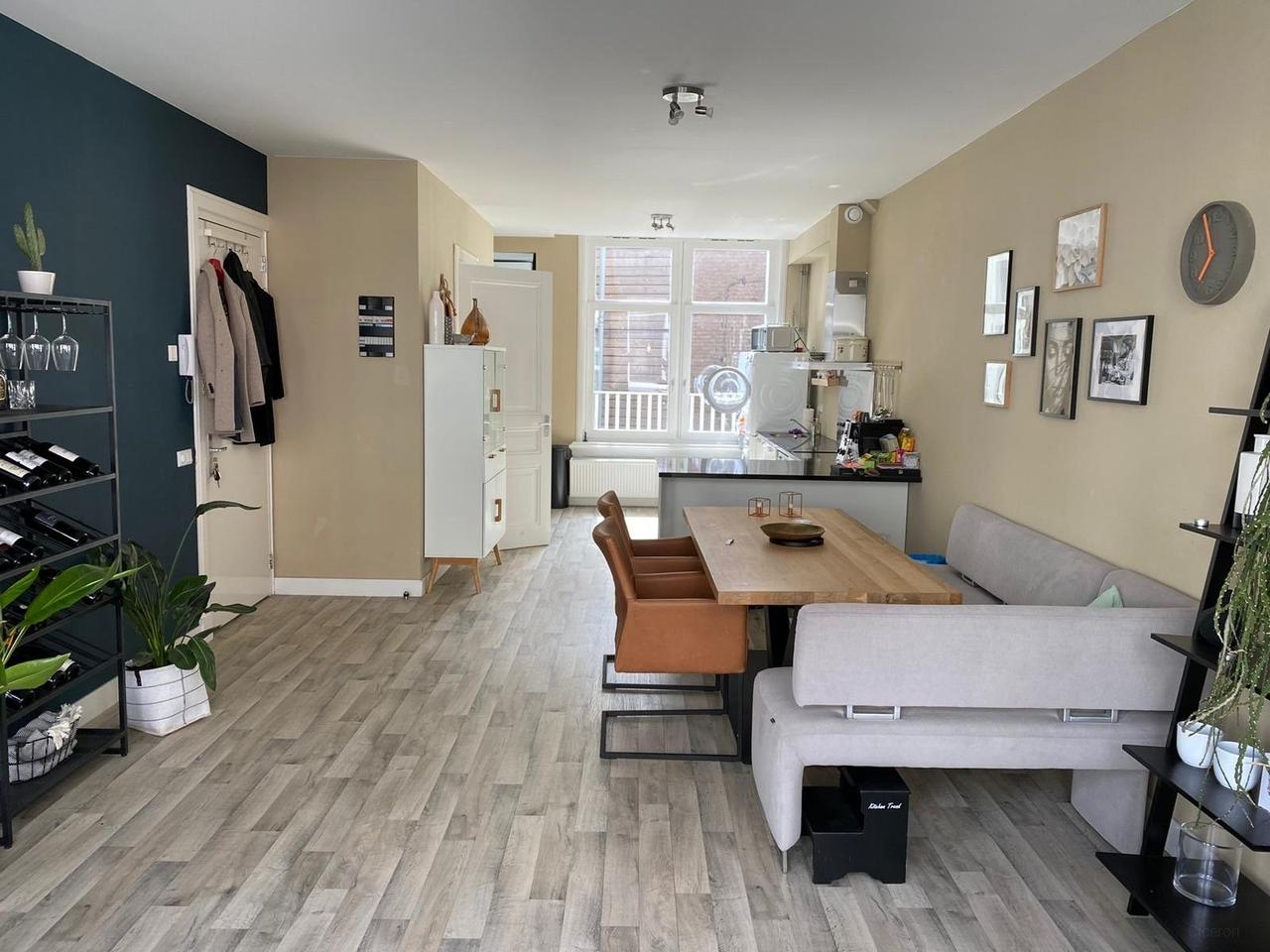 Furnished 1-Bedroom Apartment with Terrace - Image 1