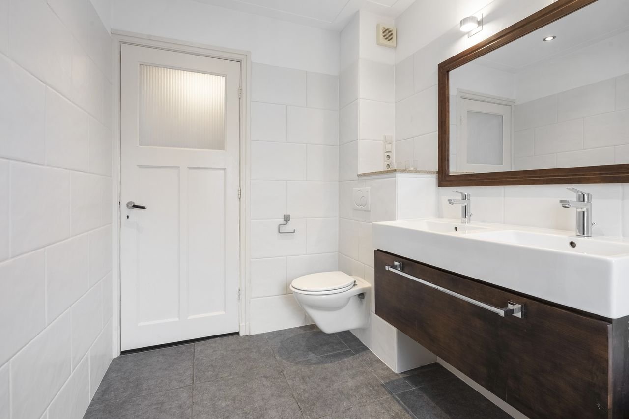 Gezinswoning met 5 slaapkamers en tuin - Afbeelding 17