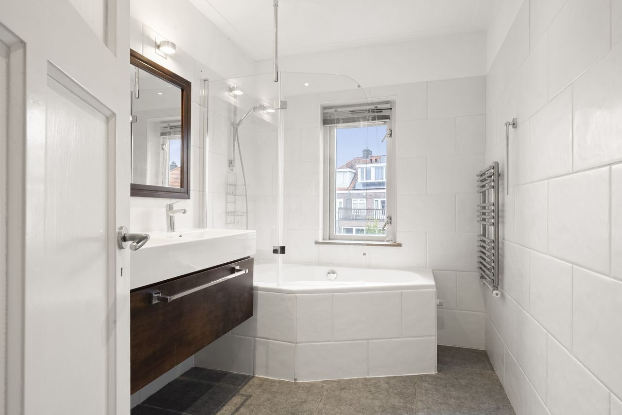 Gezinswoning met 5 slaapkamers en tuin - Afbeelding 16