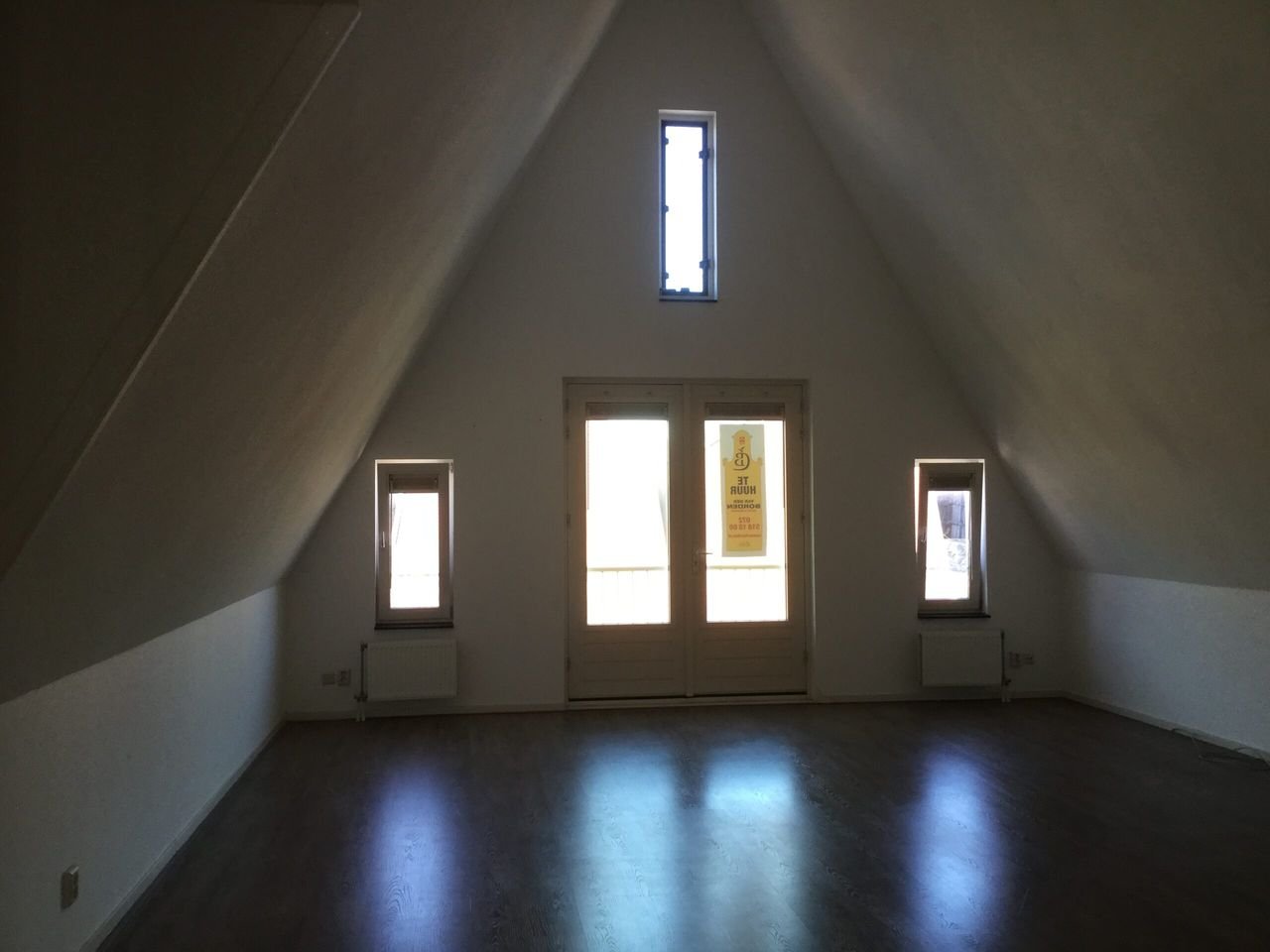 Modern apartment with private parking space - Image 8