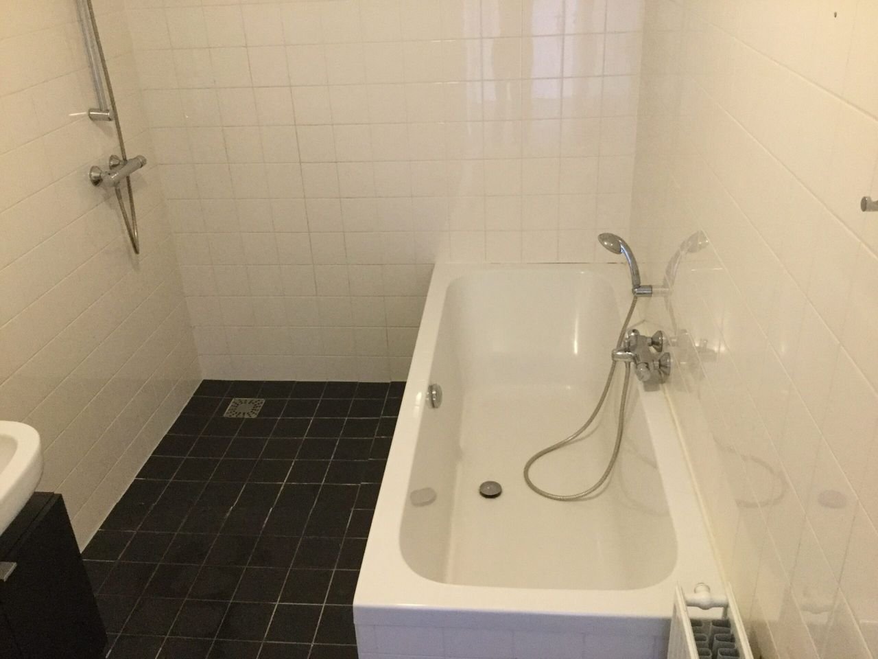 Modern apartment with private parking space - Image 6