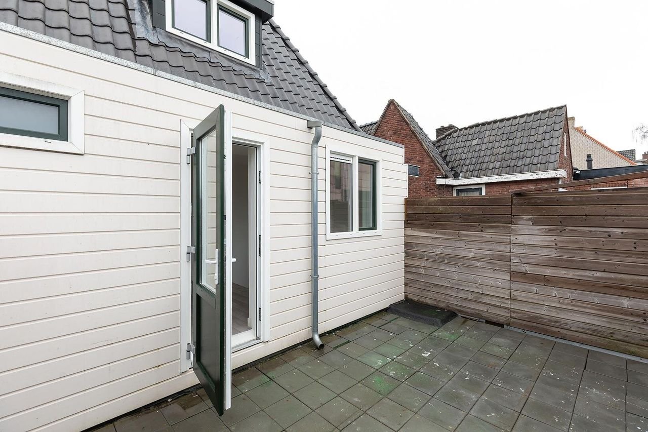 Spacious Living: 94m² and 3 Bathrooms - Image 19