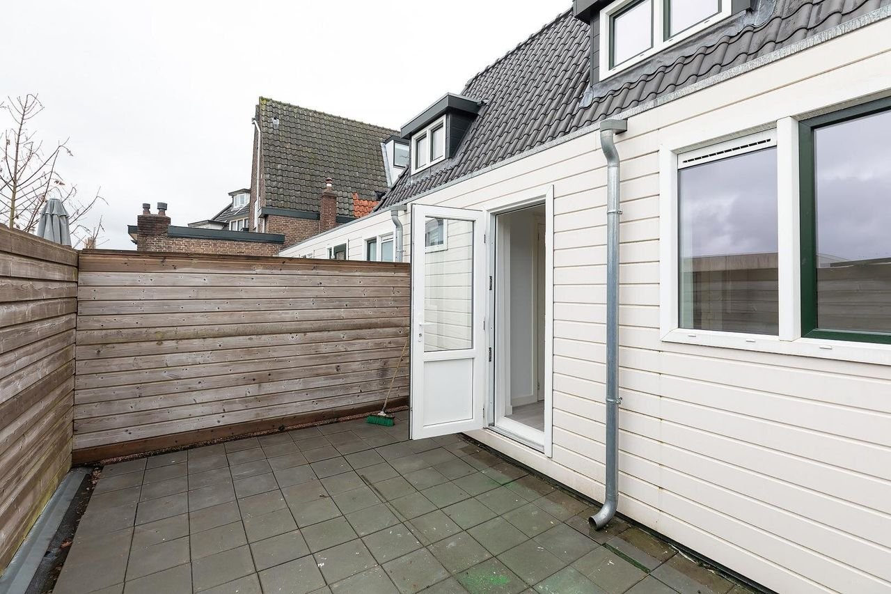 Spacious Living: 94m² and 3 Bathrooms - Image 18